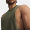 Cut-Off-Tanktop mit Ausschnitt links auf der Brust Cut-Off-Tanktop mit Ausschnitt links auf der Brust