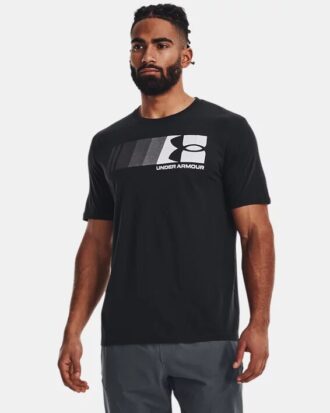 Fast T-Shirt mit Logo auf der linken Brust