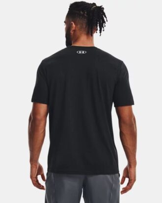 Fast T-Shirt mit Logo auf der linken Brust