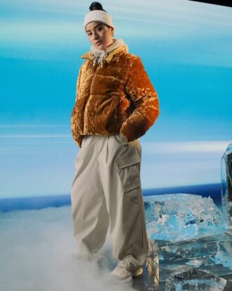 Limitless Daunen-Pufferjacke aus Samt